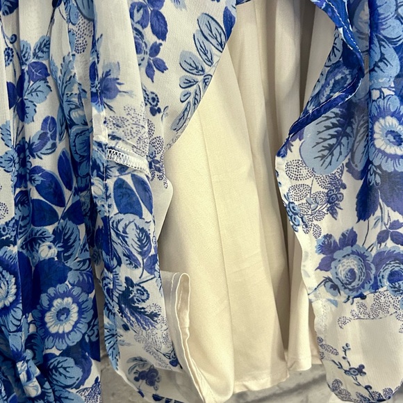 Maeve Sheer Tunic blue and white floral Blouse size small - Picture 6 of 7